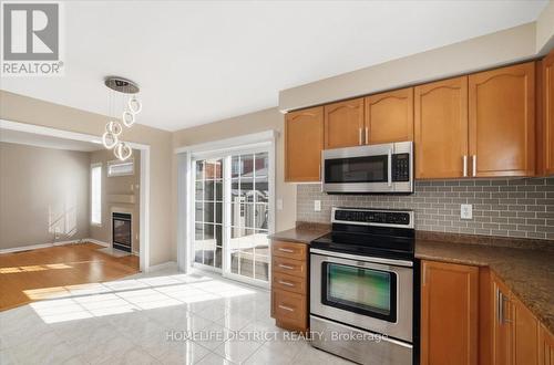 901 Bennett Boulevard, Milton, ON - Indoor Photo Showing Kitchen