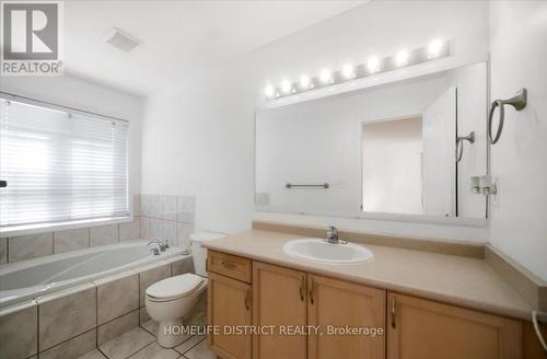 901 Bennett Boulevard, Milton, ON - Indoor Photo Showing Bathroom