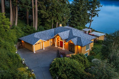 2299 Comox Ave, Comox, BC 
