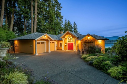 2299 Comox Ave, Comox, BC 