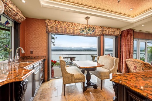 2299 Comox Ave, Comox, BC 