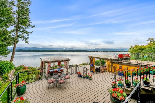 2299 Comox Ave, Comox, BC 