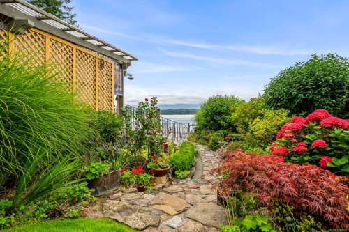 2299 Comox Ave, Comox, BC 