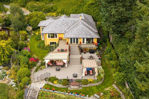 2299 Comox Ave, Comox, BC 