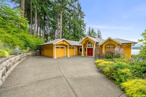 2299 Comox Ave, Comox, BC 