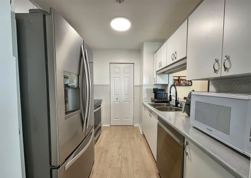 Kitchen - 504-15 Rue Des Émeraudes, Repentigny (Repentigny), QC - Indoor Photo Showing Kitchen With Double Sink