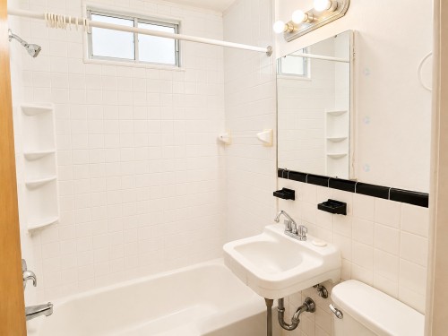 Bathroom - 6915 Av. Lamont, Montréal (Le Sud-Ouest), QC - Indoor Photo Showing Bathroom