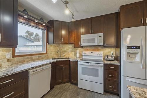 131 Regis Dr, Winnipeg, MB 
