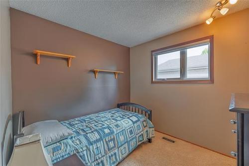 131 Regis Dr, Winnipeg, MB 