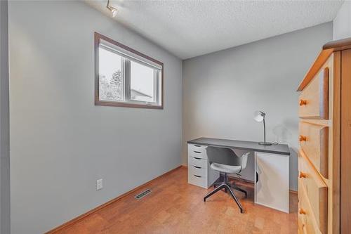 131 Regis Dr, Winnipeg, MB 