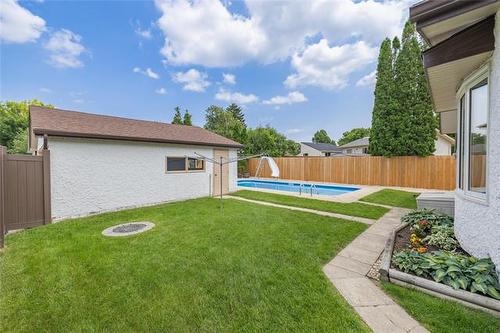131 Regis Dr, Winnipeg, MB 