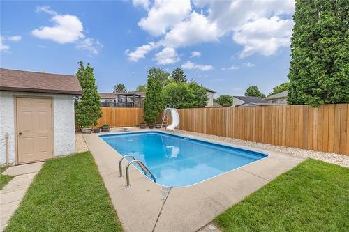 131 Regis Dr, Winnipeg, MB 