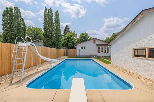 131 Regis Dr, Winnipeg, MB 