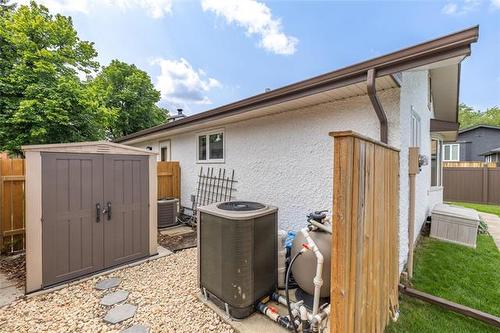 131 Regis Dr, Winnipeg, MB 