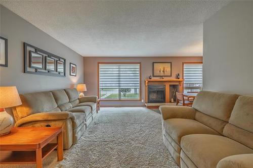 131 Regis Dr, Winnipeg, MB 