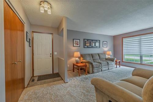 131 Regis Dr, Winnipeg, MB 