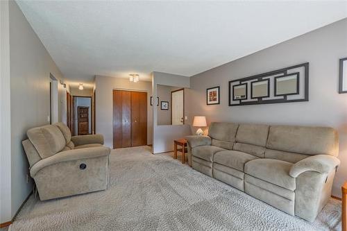 131 Regis Dr, Winnipeg, MB 