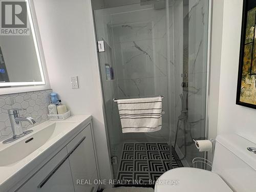 Main Bathroom on 2nd Floor - 3245 Cambourne Crescent, Mississauga, ON 