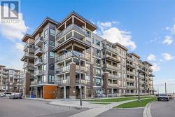 215 - 10 ESPLANADE LANE  Grimsby, ON L3M 0H1