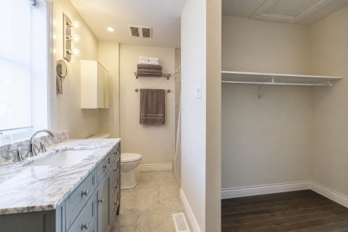 Master Bathroom - 5 Av. St-Jean-Baptiste, Pointe-Claire, QC - Indoor Photo Showing Bathroom