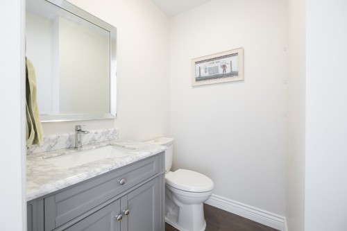 Powder room - 5 Av. St-Jean-Baptiste, Pointe-Claire, QC - Indoor Photo Showing Bathroom