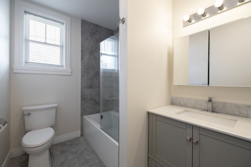 Bathroom - 5 Av. St-Jean-Baptiste, Pointe-Claire, QC - Indoor Photo Showing Bathroom
