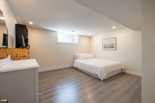 Bedroom - 5 Av. St-Jean-Baptiste, Pointe-Claire, QC - Indoor Photo Showing Bedroom
