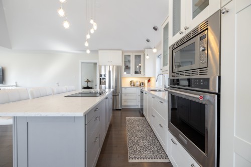 Kitchen - 5 Av. St-Jean-Baptiste, Pointe-Claire, QC - Indoor Photo Showing Kitchen With Upgraded Kitchen