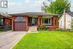 98 WELDRICK ROAD W Richmond Hill, ON L4C 3T8