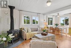 Cozy open concept interior - 