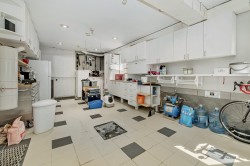 Garage - 
