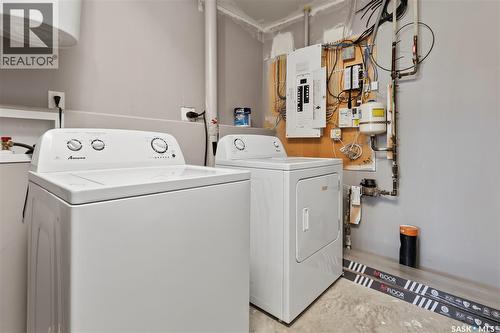 622 Glacial Shores Way, Saskatoon, SK - Indoor Photo Showing Laundry Room