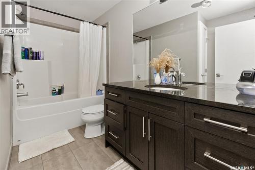 622 Glacial Shores Way, Saskatoon, SK - Indoor Photo Showing Bathroom