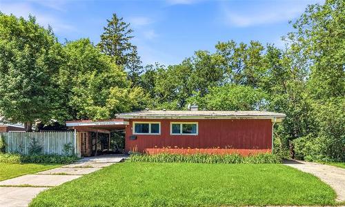23 Iroquois BAY  Winnipeg, MB R2J 2E1