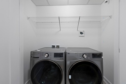 Laundry - 705-138 Rue Léo-Major, Sainte-Anne-De-Bellevue, QC - Indoor Photo Showing Laundry Room
