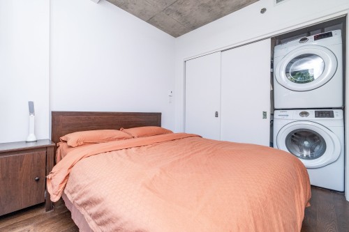 Bedroom - 407-1265 Rue Lambert-Closse, Montréal (Ville-Marie), QC - Indoor Photo Showing Laundry Room