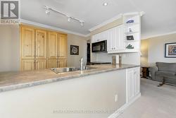 Large renovated kitchen - 