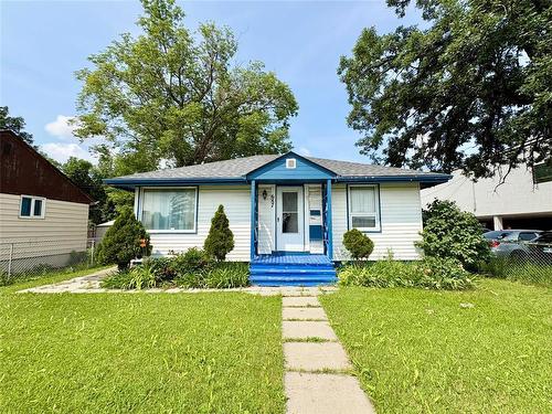 687 Archibald Street  Winnipeg, MB R2J 0Y1