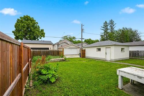 801 Government Ave, Winnipeg, MB 