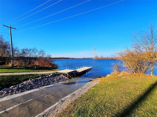 28 Jayden Sierra Dr, Lac Du Bonnet, MB 