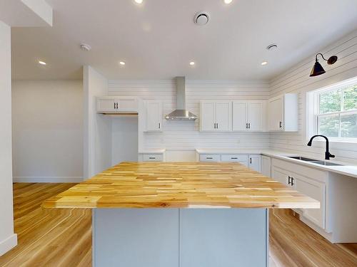 496 Highland Avenue, Windsor, NS - Indoor Photo Showing Kitchen
