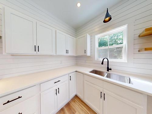 496 Highland Avenue, Windsor, NS - Indoor Photo Showing Kitchen