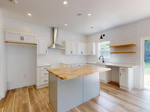 496 Highland Avenue, Windsor, NS - Indoor Photo Showing Kitchen