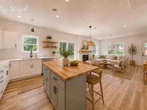496 Highland Avenue, Windsor, NS - Indoor With Fireplace