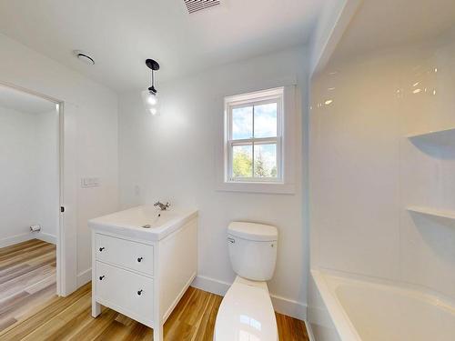496 Highland Avenue, Windsor, NS - Indoor Photo Showing Bathroom