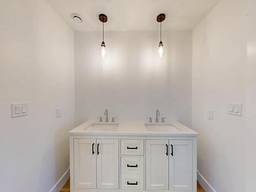 496 Highland Avenue, Windsor, NS - Indoor