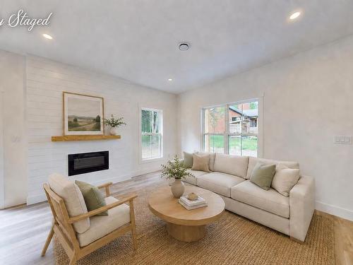 496 Highland Avenue, Windsor, NS - Indoor Photo Showing Living Room With Fireplace