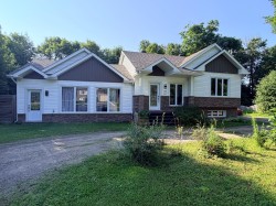 2869 Rue Godard  Sainte-Sophie, QC J5J 2T4