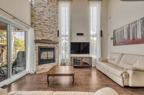 Salon - 18 7E Rue, Fossambault-Sur-Le-Lac, QC - Indoor Photo Showing Living Room With Fireplace