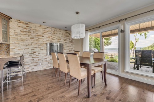 Salle à manger - 18 7E Rue, Fossambault-Sur-Le-Lac, QC - Indoor Photo Showing Dining Room With Fireplace